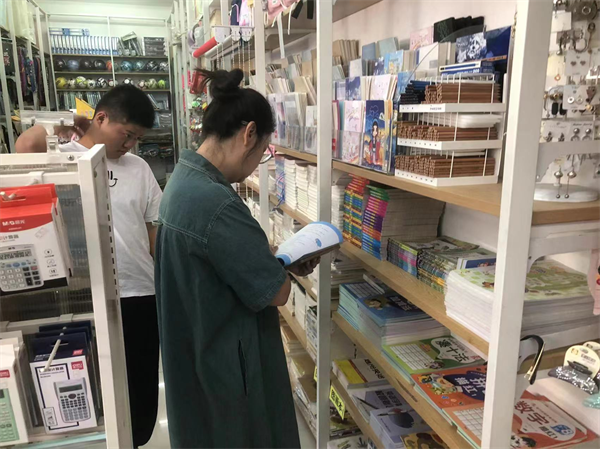 雙橋河鎮開展掃黃打非專項檢查 守護文具零售市場藍天